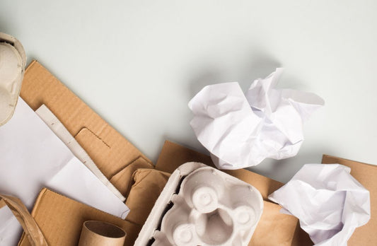 Altpapier sammeln in einer schönen Altpapier Aufbewahrung